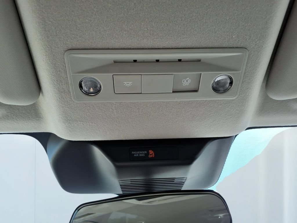 Used 2025 Nissan Kicks SV AWD/4WD image 25