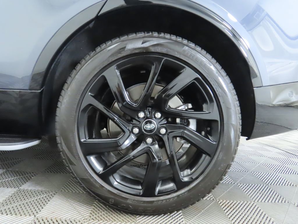 Used 2024 Land Rover Discovery Dynamic SE image 32