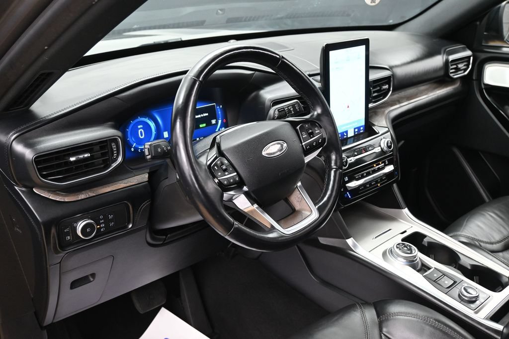 Used 2021 Ford Explorer Platinum w/ Premium Technology Package AWD/4WD image 17
