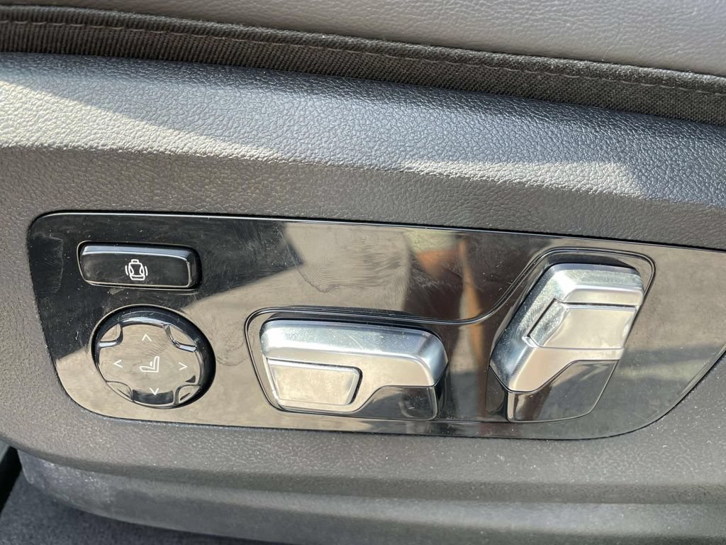Used 2025 BMW X6 M60i AWD/4WD image 14