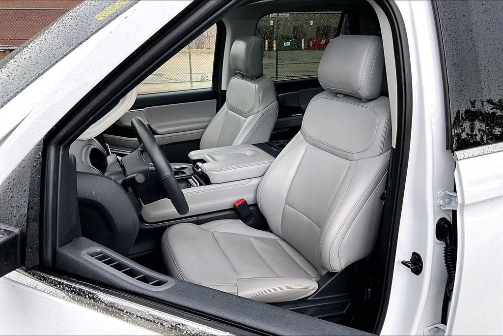 Used 2025 Ford Expedition Active AWD/4WD image 24