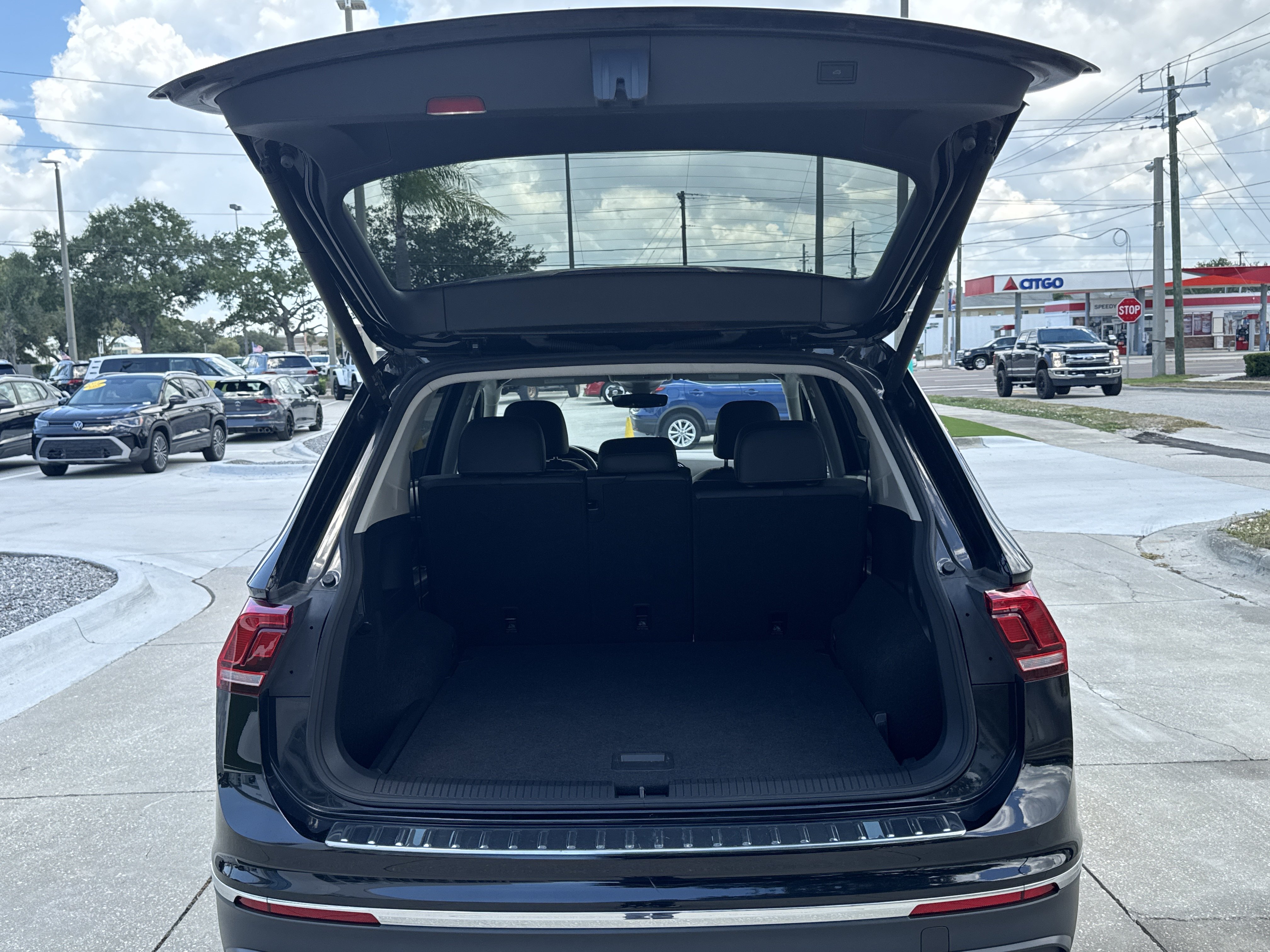 Certified 2024 Volkswagen Tiguan Wolfsburg Edition AWD/4WD image 11