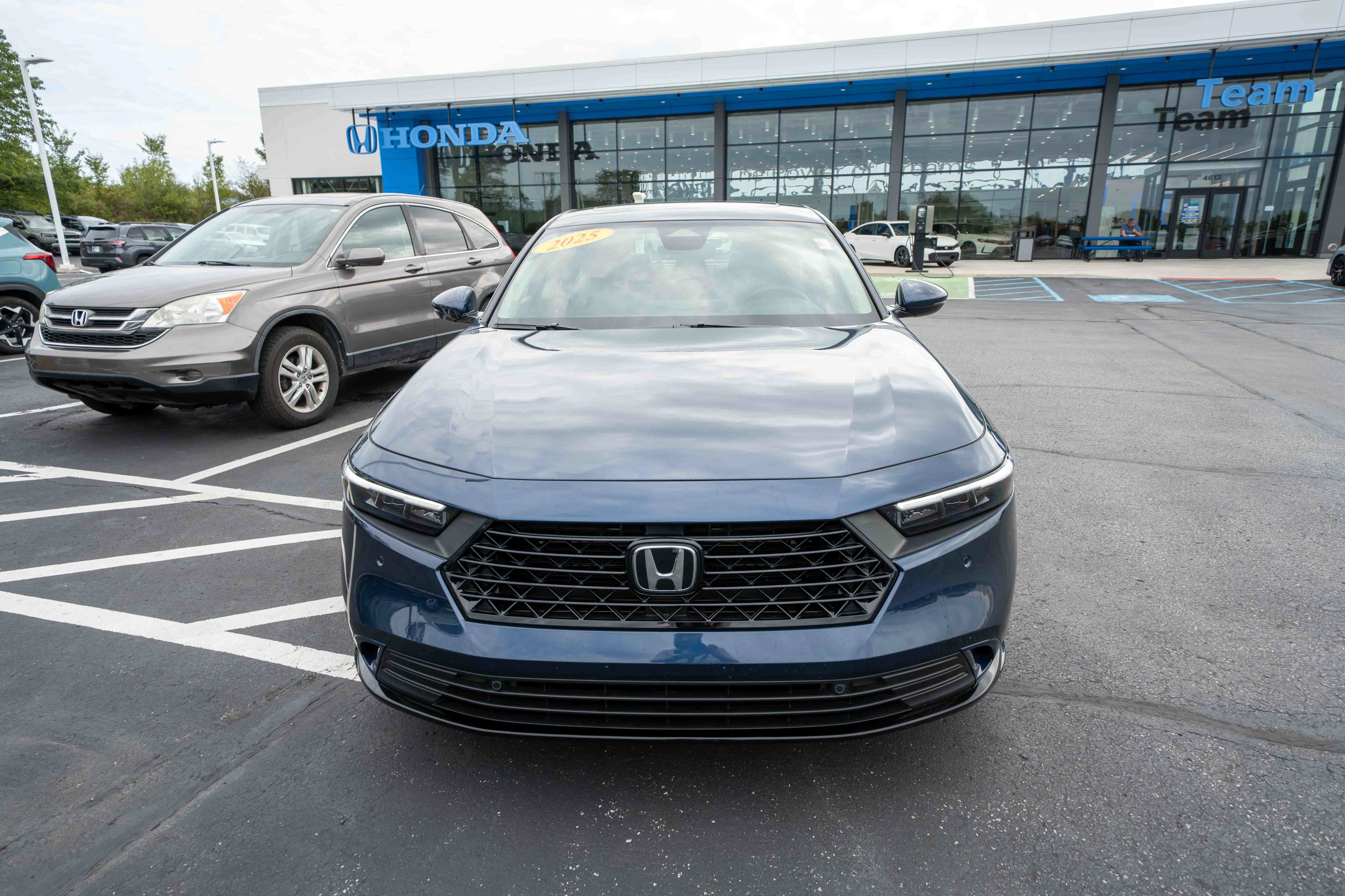 Used 2025 Honda Accord EX-L image 2