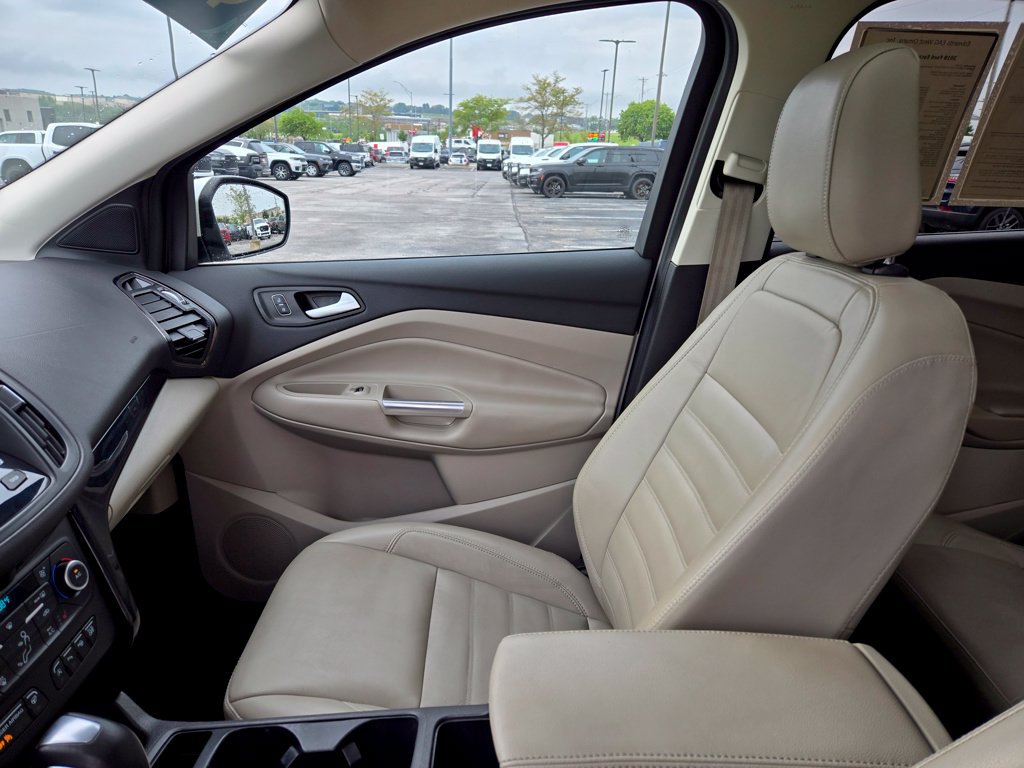 Used 2018 Ford Escape Titanium w/ Ford Safe & Smart Package AWD/4WD image 25