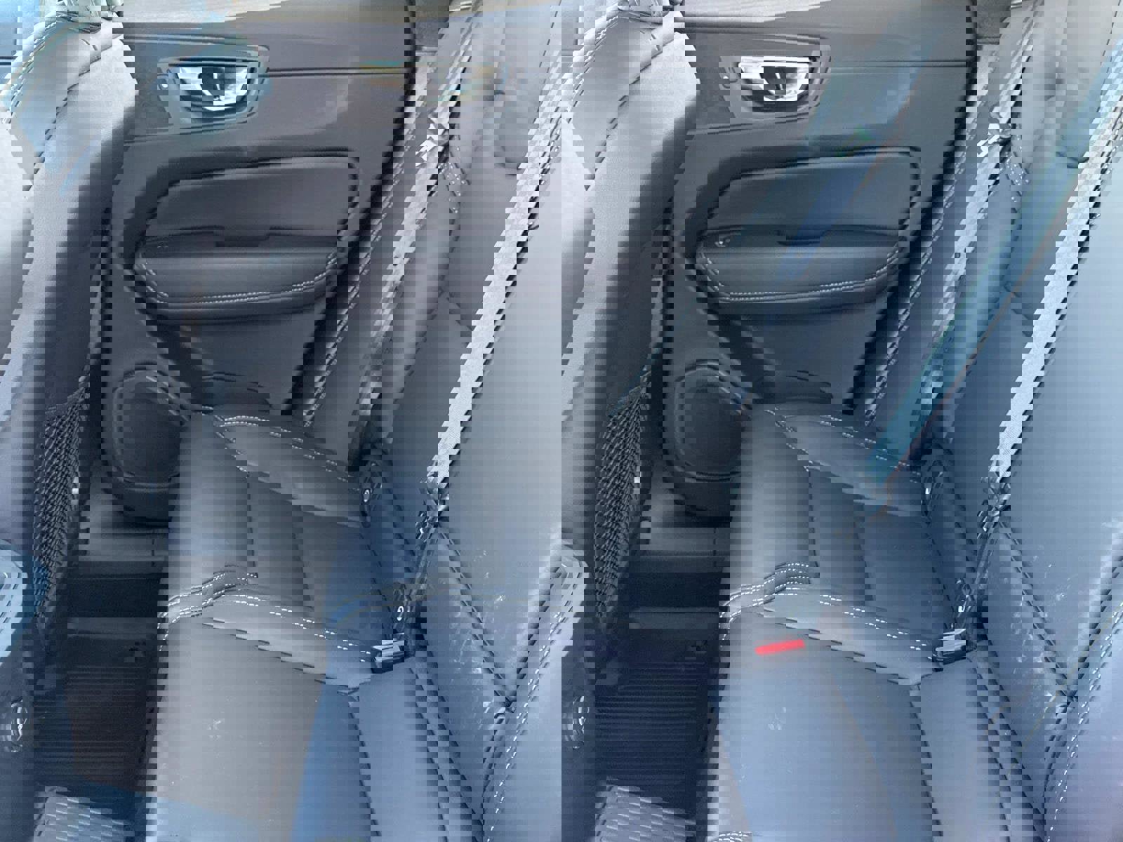 Certified 2023 Volvo XC60 T8 Ultimate w/ Climate Package image 13