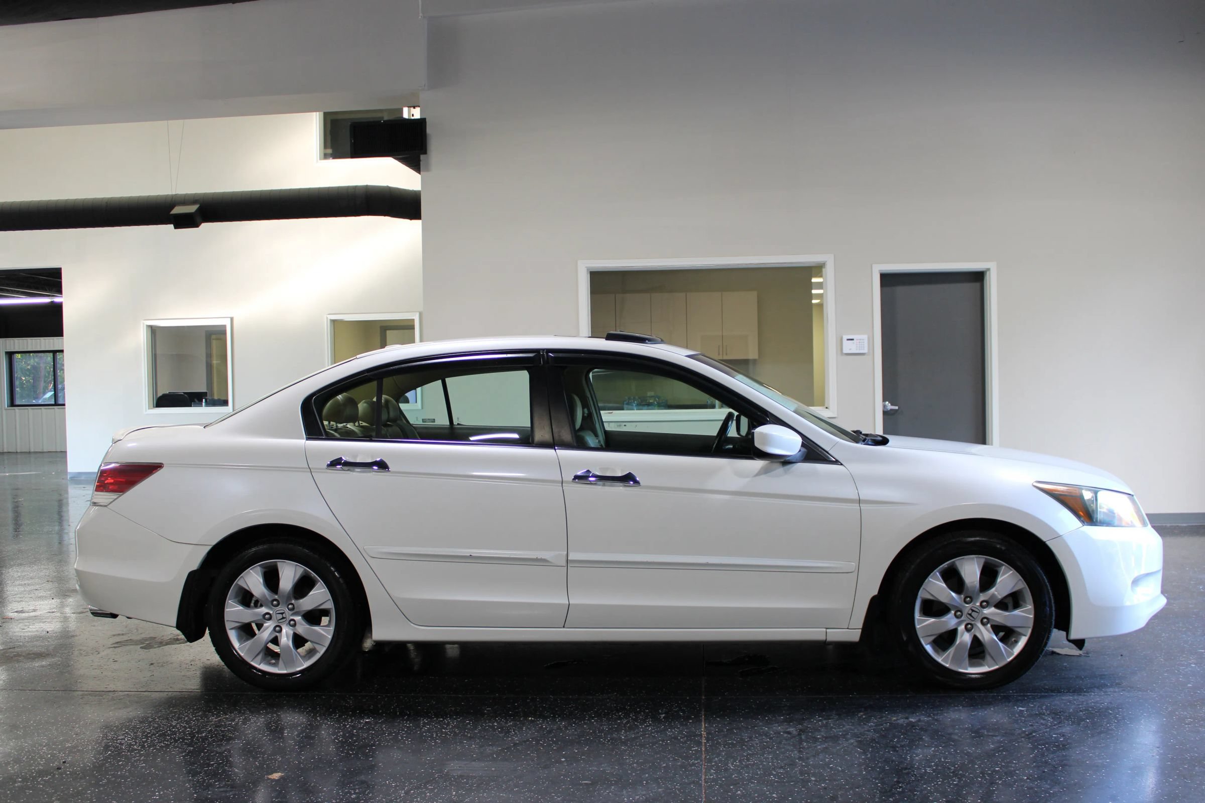 Used 2008 Honda Accord EX-L image 2