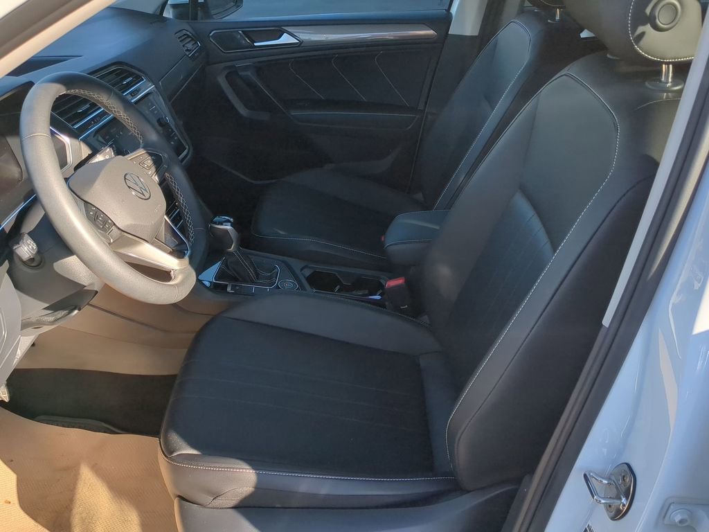 Used 2022 Volkswagen Tiguan SE image 12