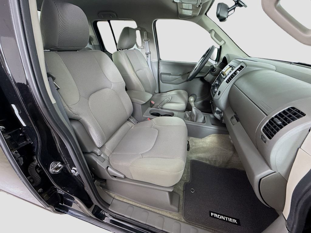Used 2013 Nissan Frontier SV AWD/4WD image 18
