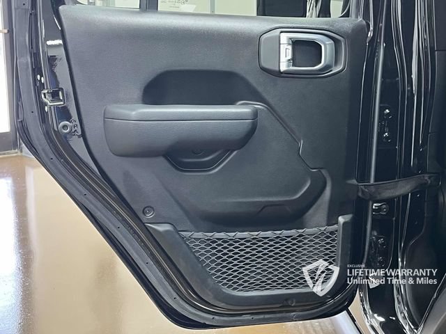Used 2021 Jeep Wrangler Unlimited Rubicon w/ Xtreme Recon 35" Tire Package AWD/4WD image 19
