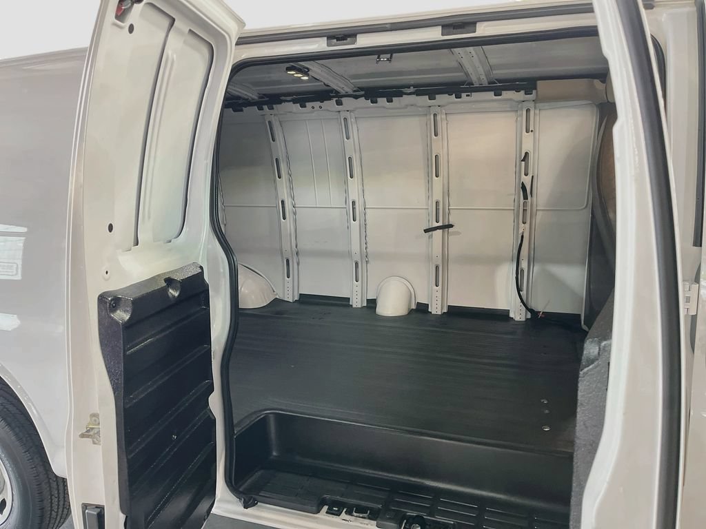 Used 2025 GMC Savana 3500 Extended w/ Driver Convenience Package RWD image 24