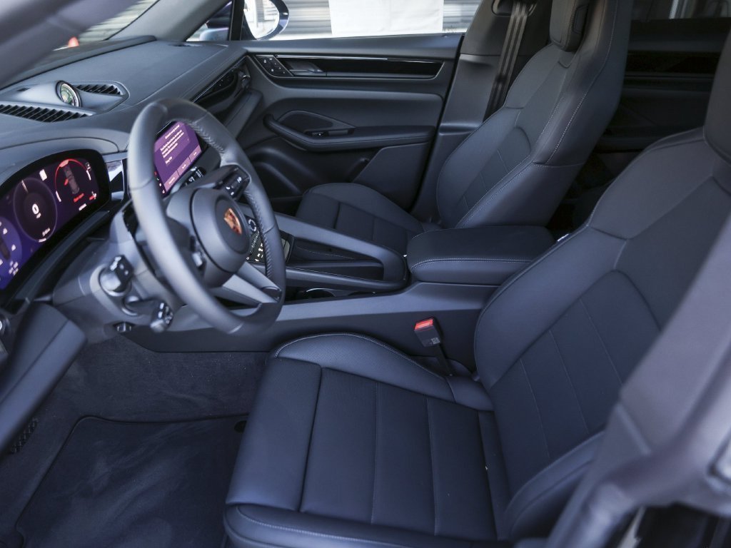 Certified 2026 Porsche Macan Electric RWD image 17