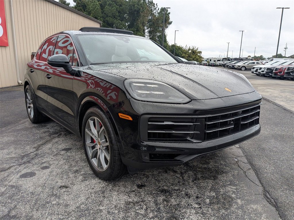 Used 2024 Porsche Cayenne S image 11