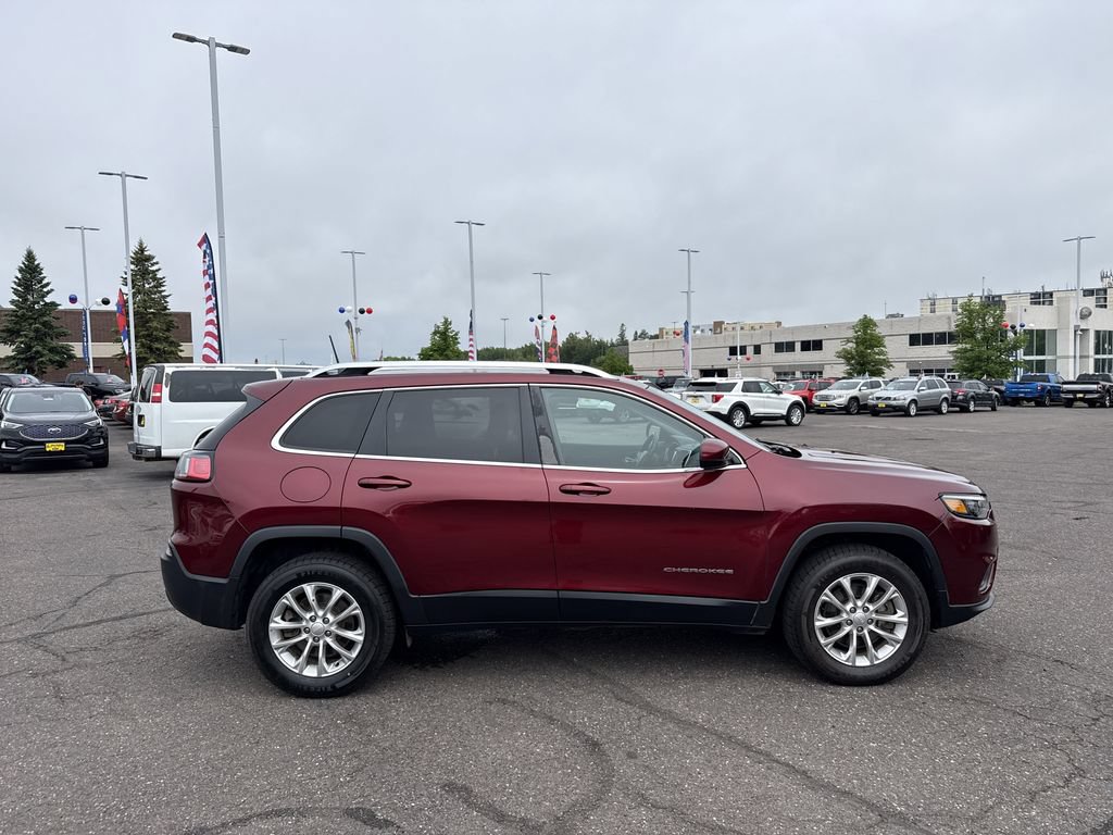 Used 2019 Jeep Cherokee Latitude w/ Cold Weather Group AWD/4WD image 5