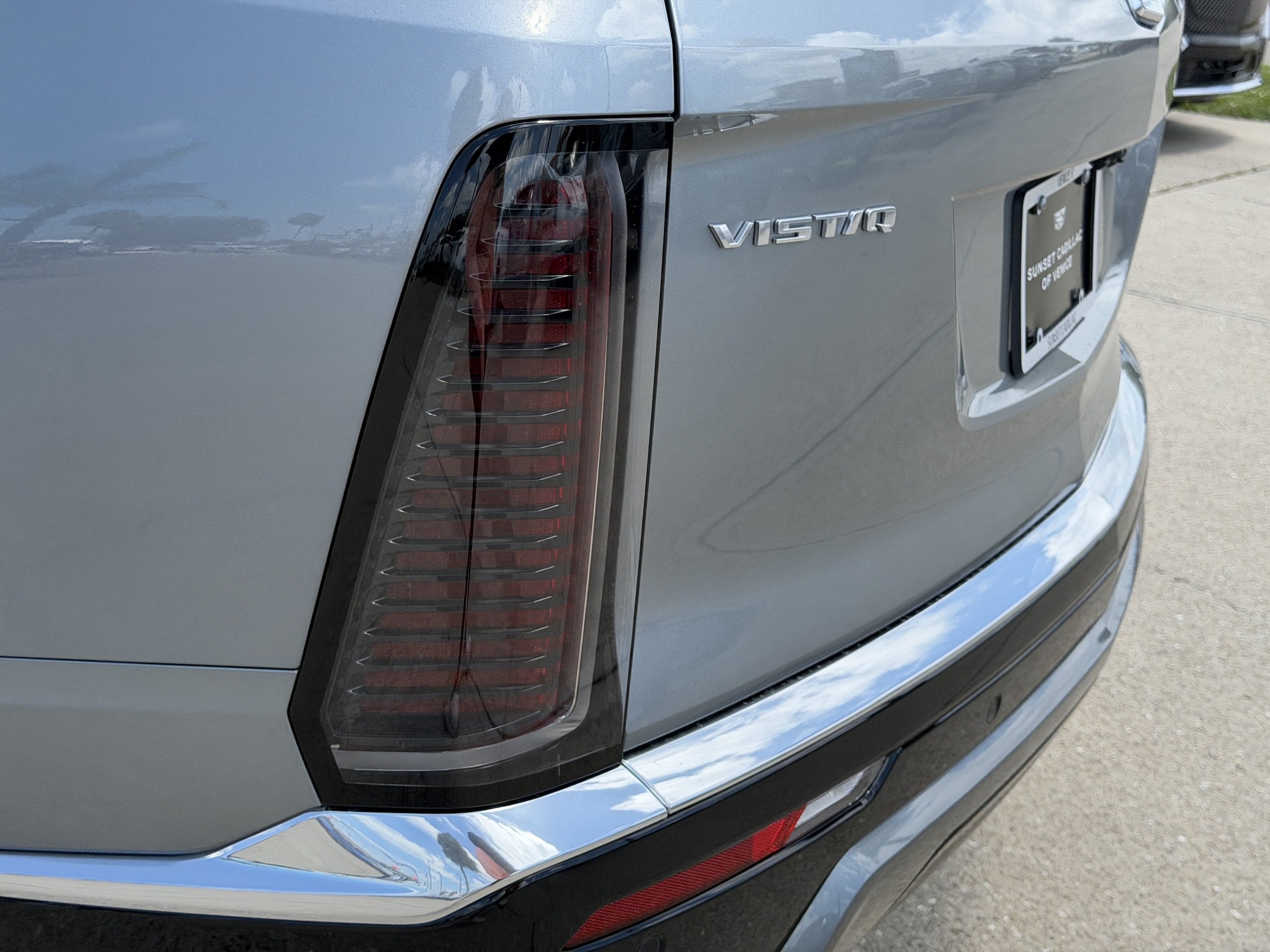 New 2027 Cadillac Vistiq Luxury w/ LPO, Floor Liner Package AWD/4WD image 9