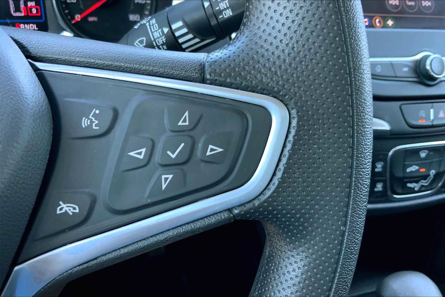 Used 2023 Chevrolet Equinox LT image 39