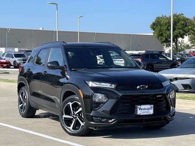 Used 2022 Chevrolet TrailBlazer RS w/ Sun and Liftgate Package FWD image 2