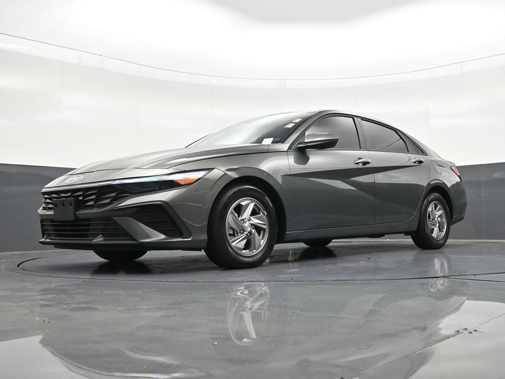 Used 2025 Hyundai Elantra SE image 23