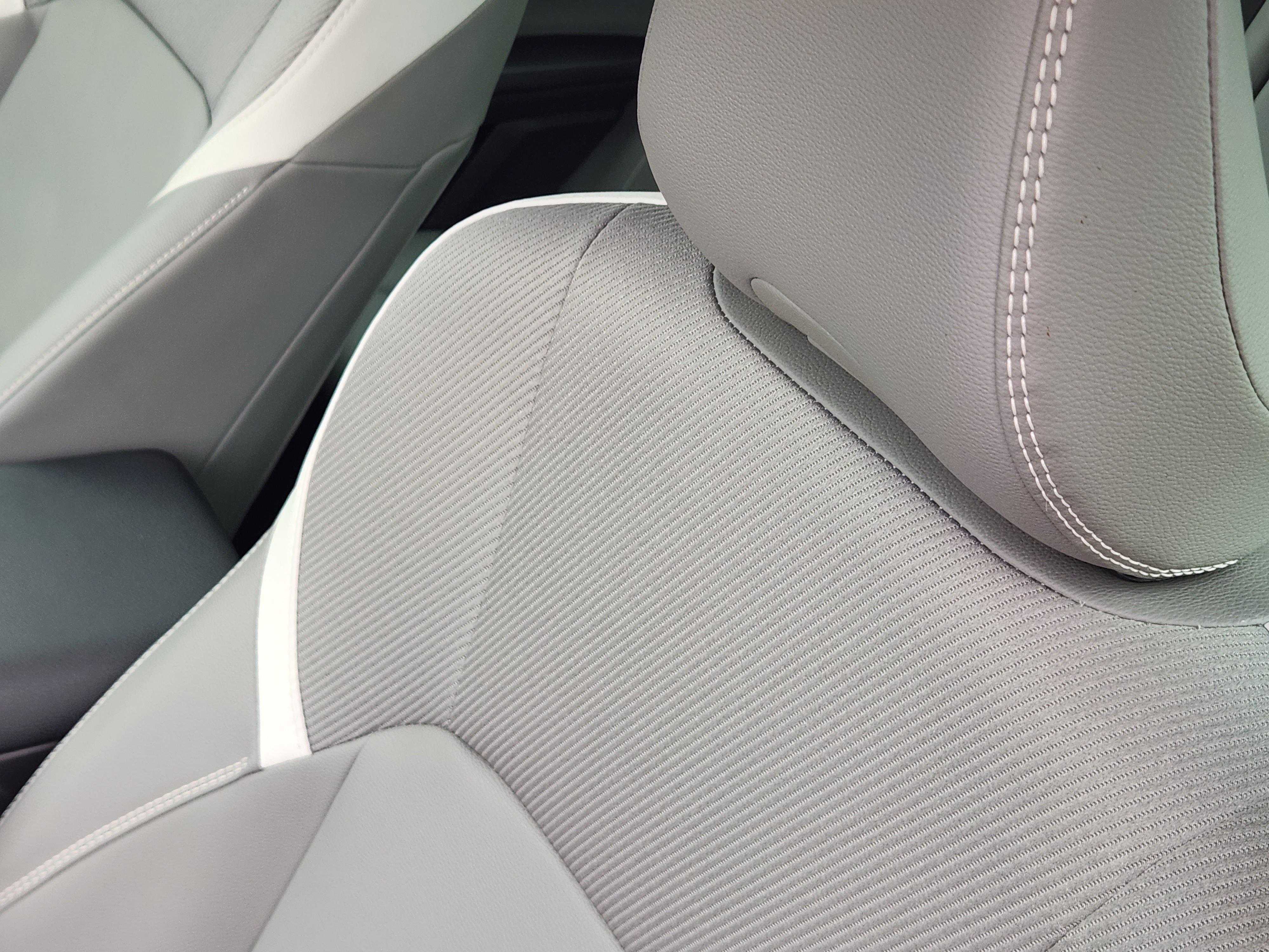 Used 2025 Toyota Camry SE w/ Multimedia Upgrade Package image 17