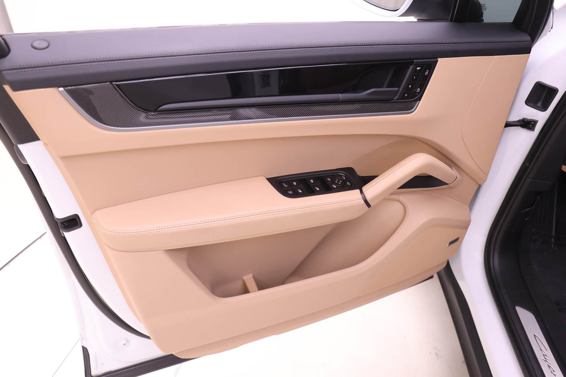 Certified 2025 Porsche Cayenne S image 15