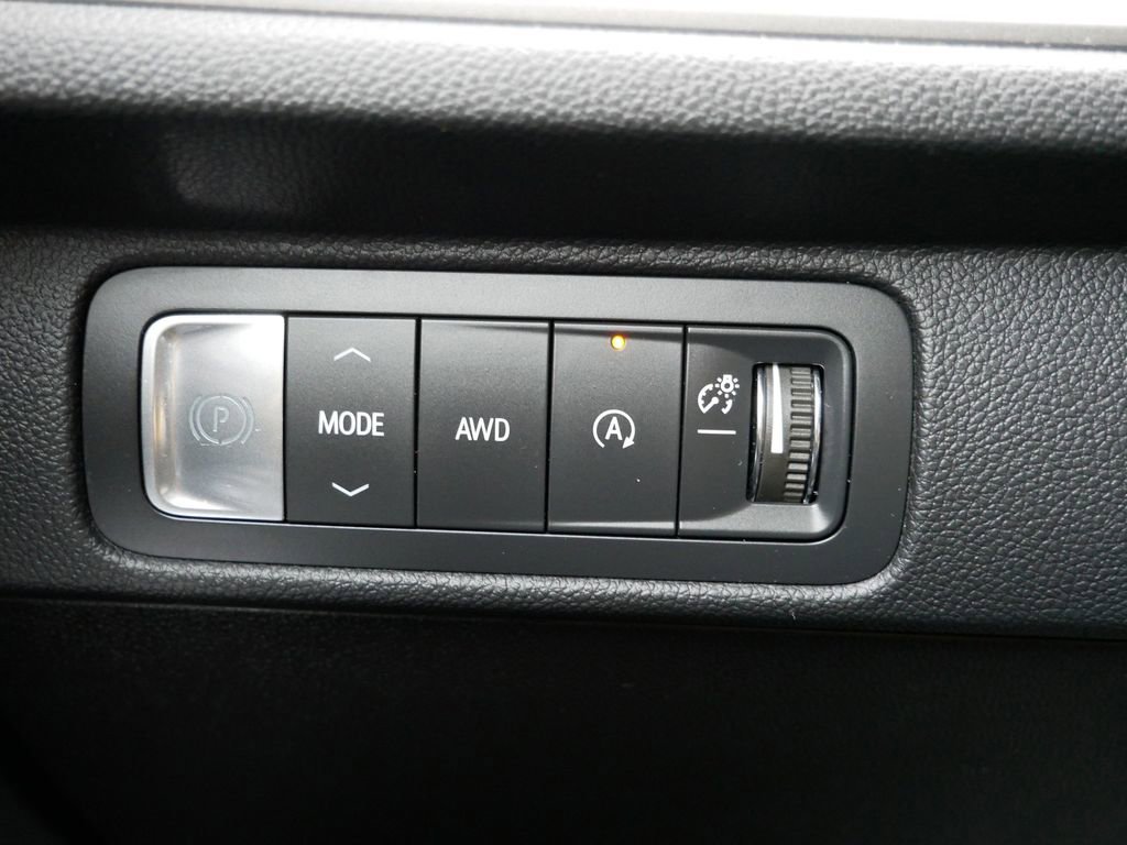 Used 2024 Chevrolet Traverse LT image 20