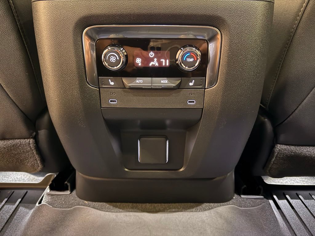 Used 2026 Chevrolet Tahoe High Country AWD/4WD image 39