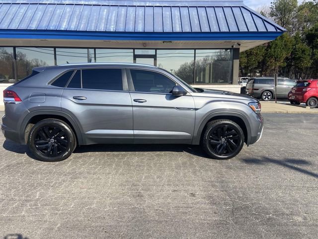 Used 2023 Volkswagen Atlas Cross Sport SE w/ Black Wheel Package video 2