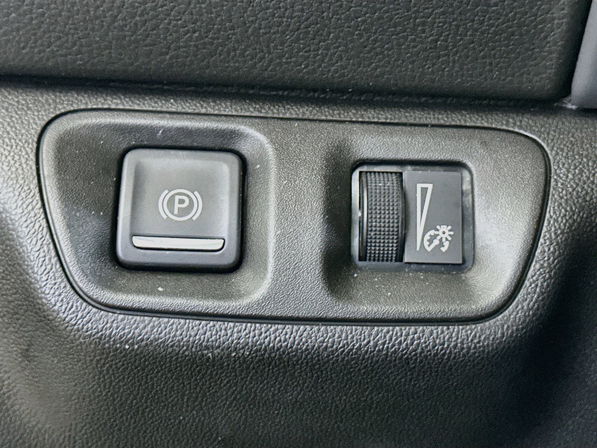 Used 2023 GMC Acadia SLE w/ Driver Convenience Package FWD image 17