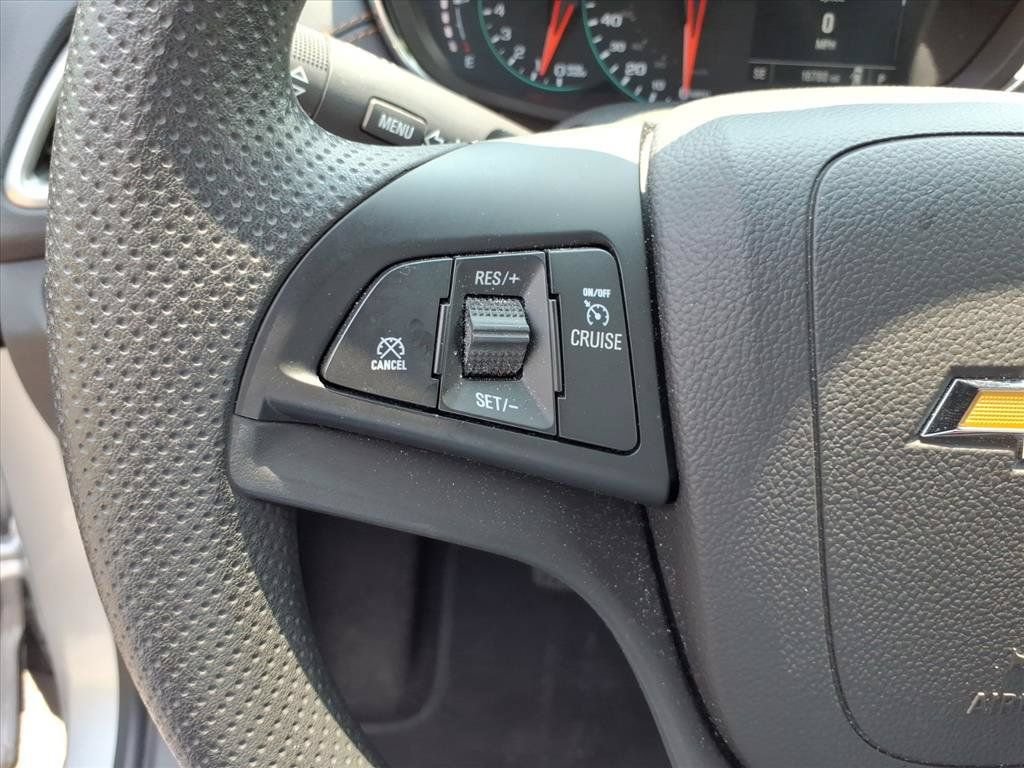 Used 2022 Chevrolet Trax LS w/ Tint and Cruise Package AWD/4WD image 27