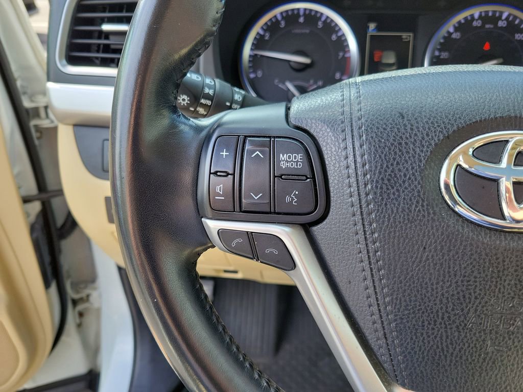 Used 2017 Toyota Highlander XLE image 28
