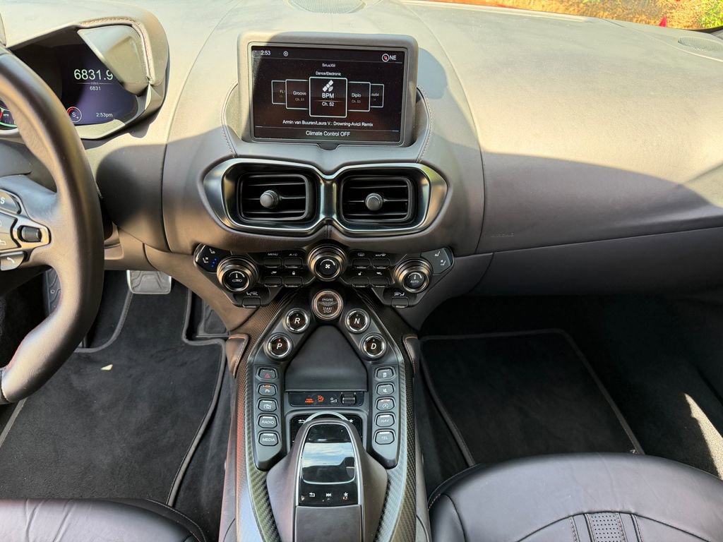 Used 2023 Aston Martin V8 Vantage Roadster RWD image 10