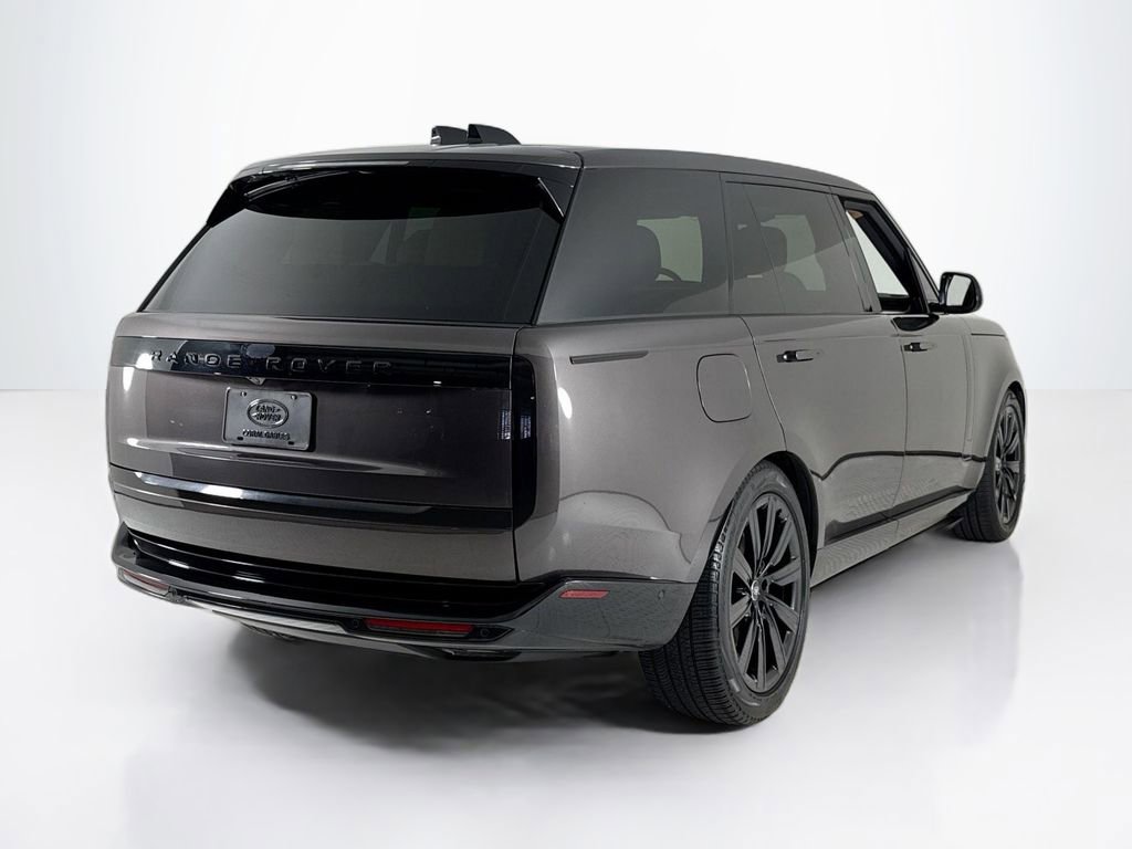 Used 2023 Land Rover Range Rover Long Wheelbase SE image 5