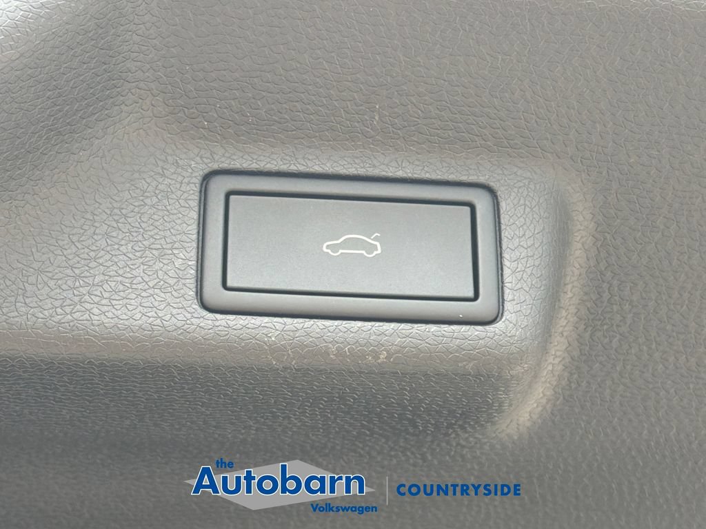 Certified 2025 Volkswagen ID. Buzz Pro S RWD image 30