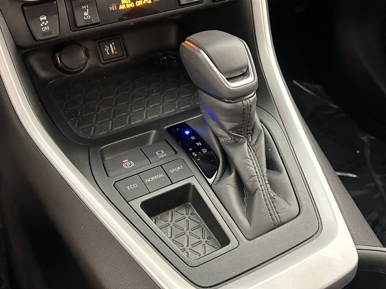 Used 2025 Toyota RAV4 XLE Premium w/ Weather Package FWD image 17