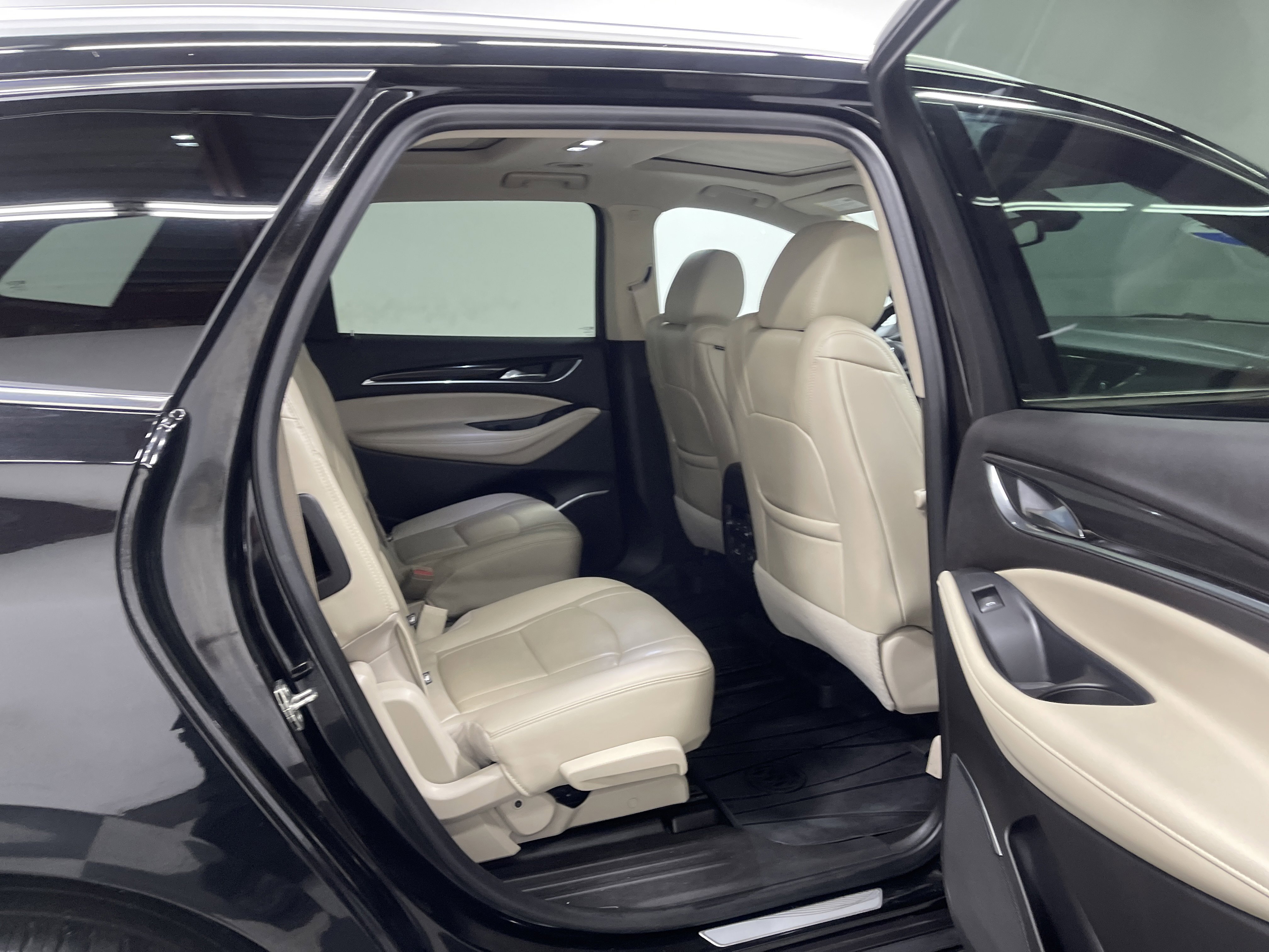 Used 2021 Buick Enclave Premium w/ Sun and Sites Package FWD image 21