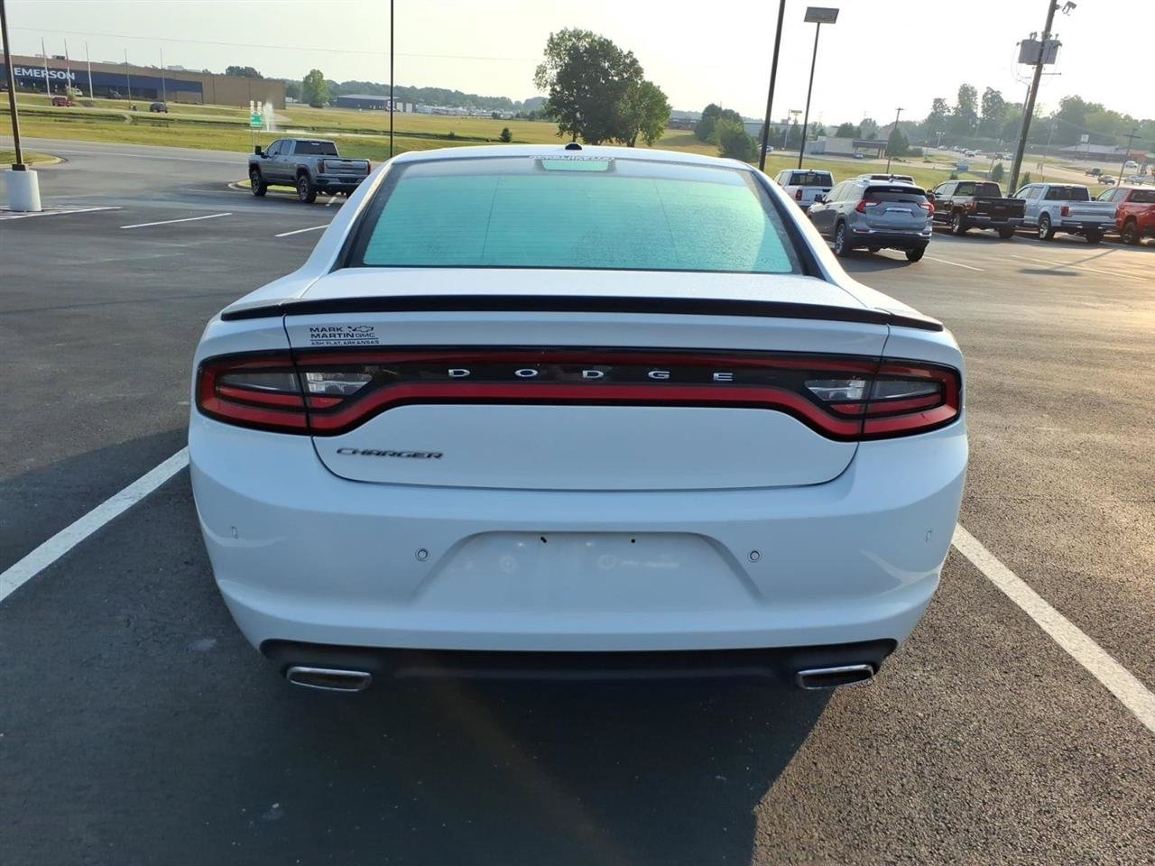 Used 2017 Dodge Charger SE w/ Popular Equipment Group RWD image 4
