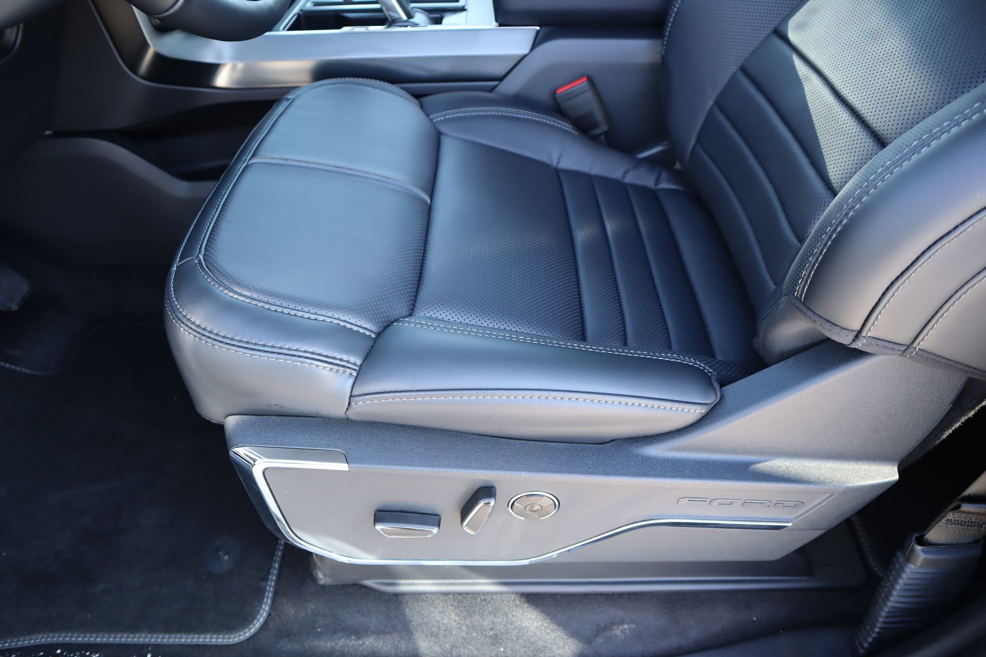 New 2026 Ford F150 Platinum w/ Equipment Group 700A Standard AWD/4WD image 13