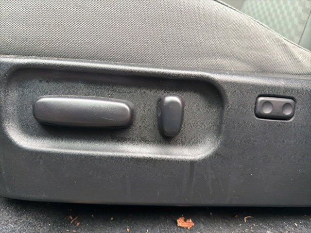 Used 2022 Toyota Tacoma SR5 w/ Technology Package image 11