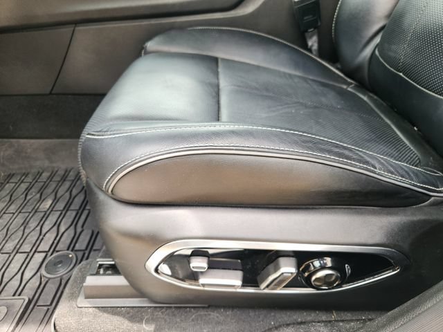 Used 2022 Jeep Grand Cherokee Overland w/ Luxury Tech Group IV AWD/4WD image 23