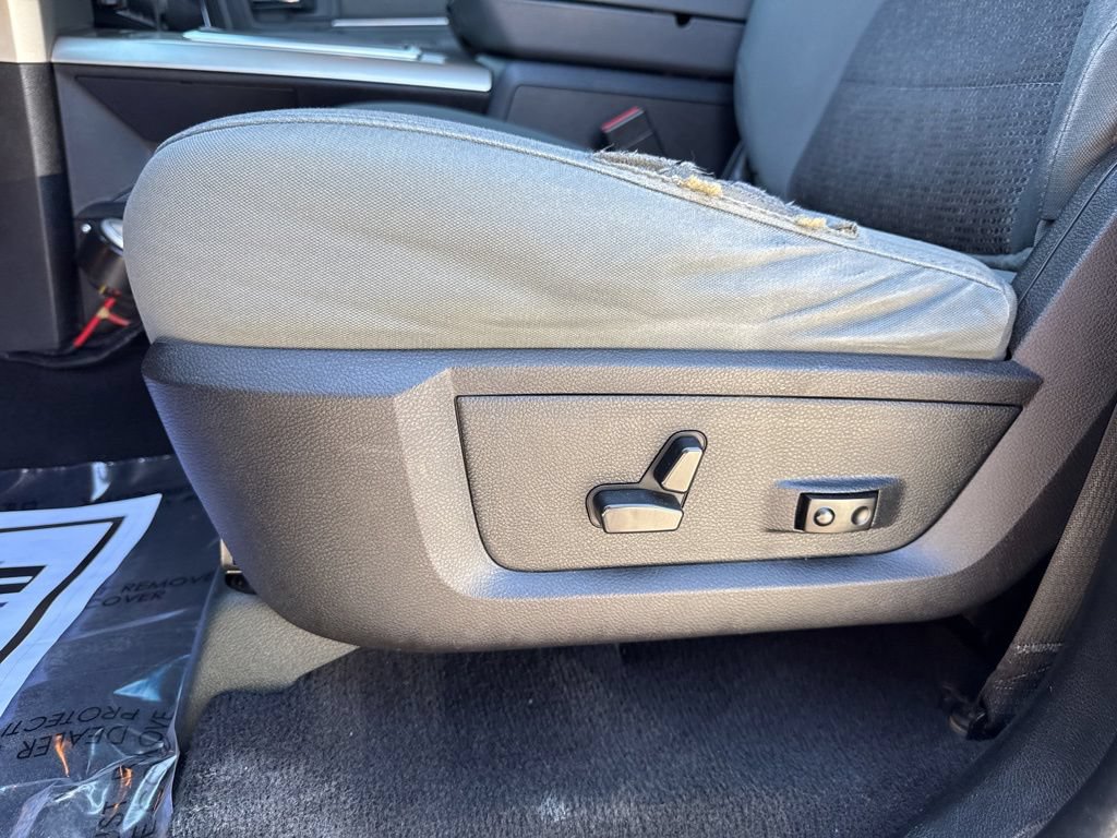 Used 2015 RAM 1500 Classic SLT w/ Luxury Group AWD/4WD image 14