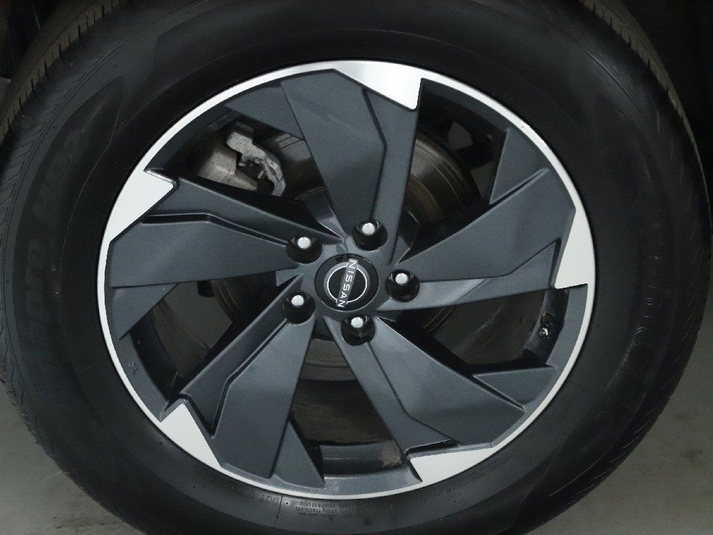 Certified 2025 Nissan Rogue SV image 12