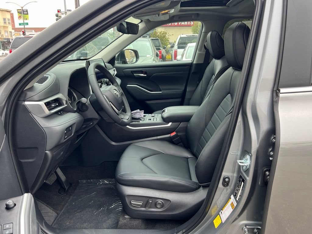 New 2026 Toyota Highlander XLE AWD/4WD image 8