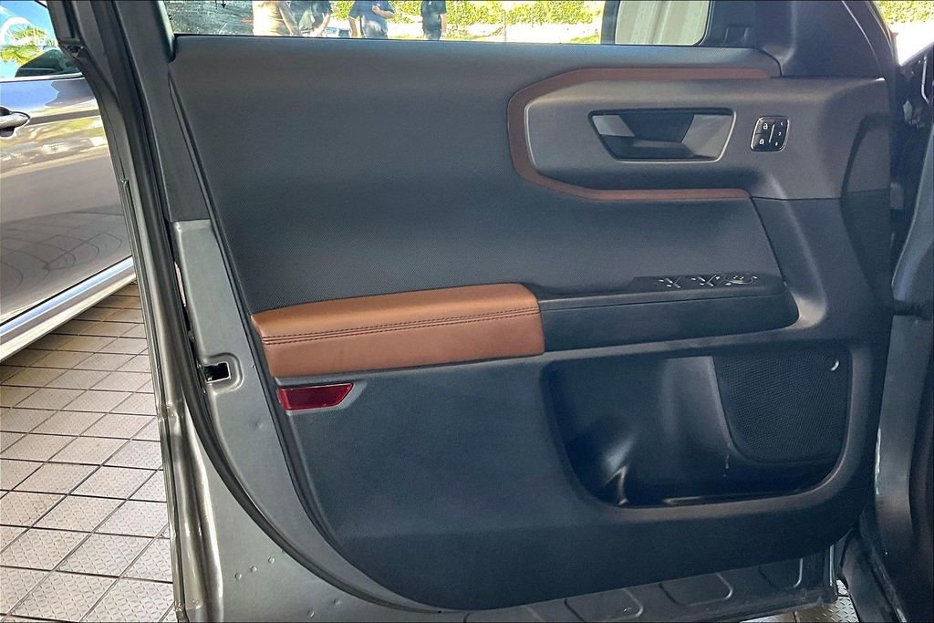 Used 2025 Ford Bronco Sport Outer Banks image 2