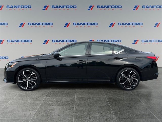 Used 2023 Nissan Altima 2.5 SR image 2