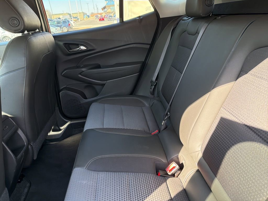 Used 2025 Chevrolet Trax LT image 14