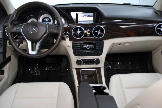 Used 2014 Mercedes-Benz GLK 350 4MATIC image 2