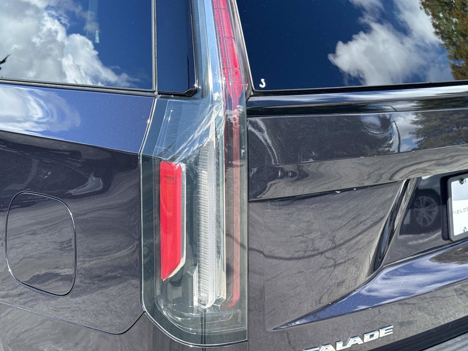 Used 2023 Cadillac Escalade Sport Platinum AWD/4WD image 11