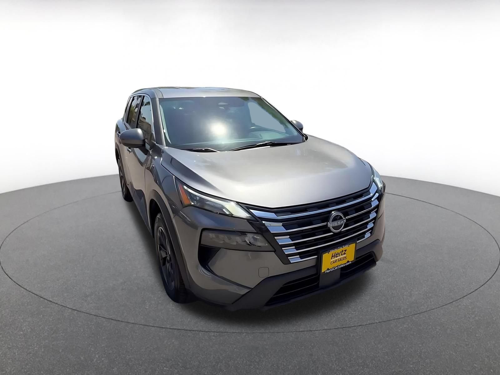 Used 2025 Nissan Rogue SV AWD/4WD image 3