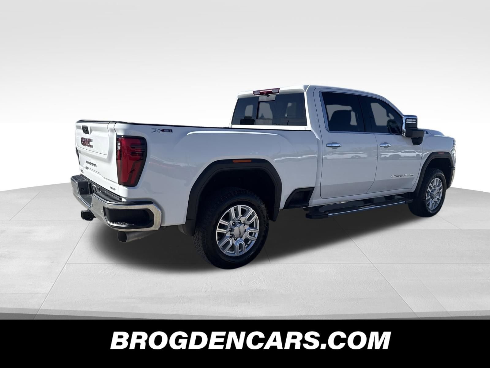 Used 2024 GMC Sierra 2500 SLT w/ SLT Premium Package image 3