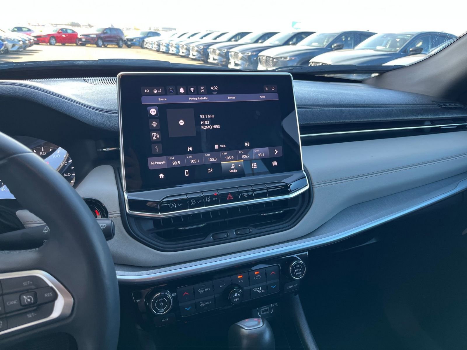 Used 2025 Jeep Compass Limited image 17