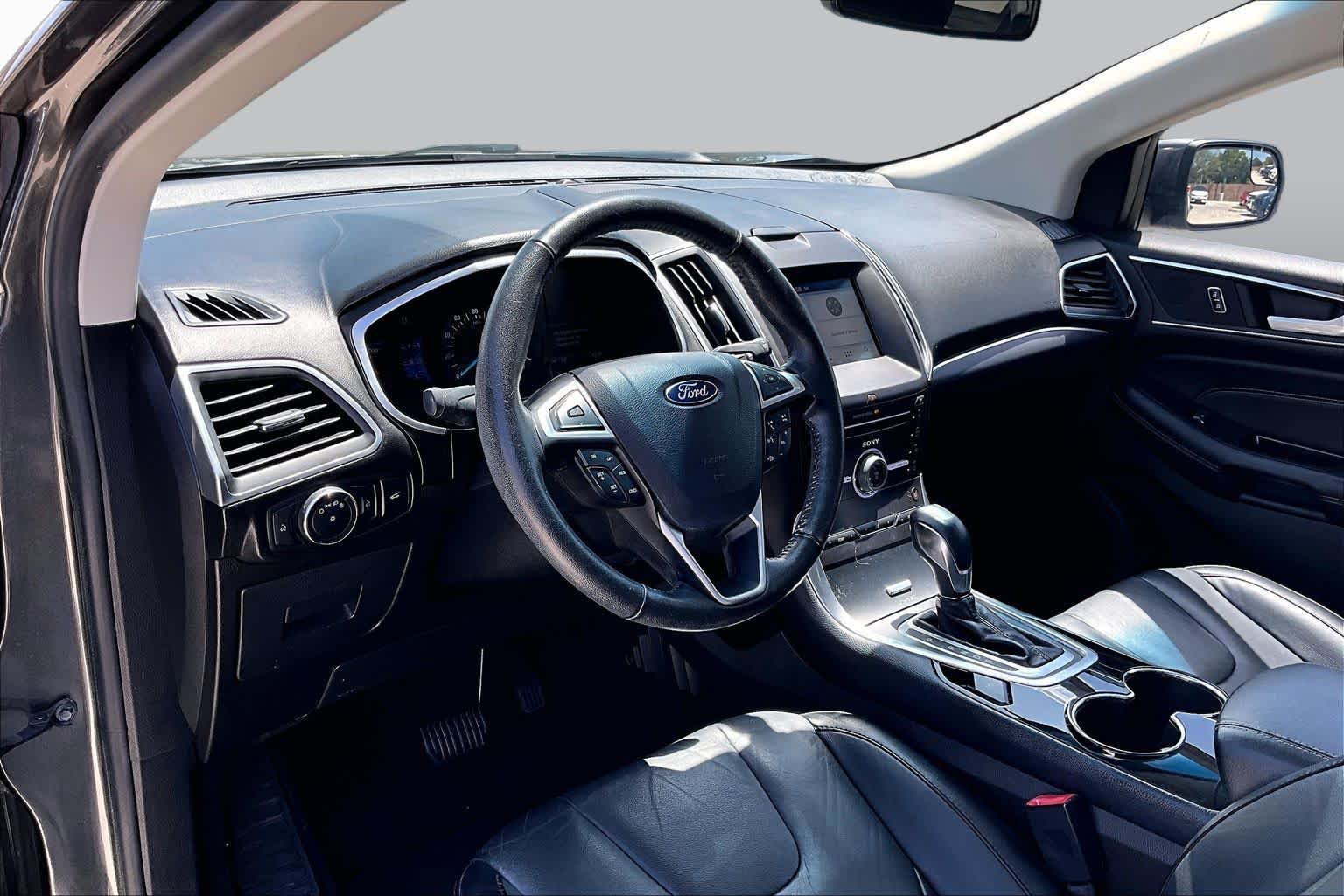 Used 2016 Ford Edge Titanium FWD image 16